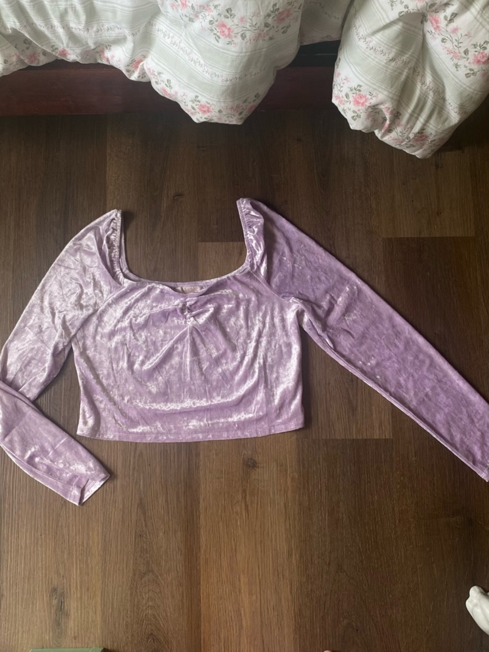 Francesca's Collections Lavender Velvet Scoop-Neck Long-Sleeve Crop Top